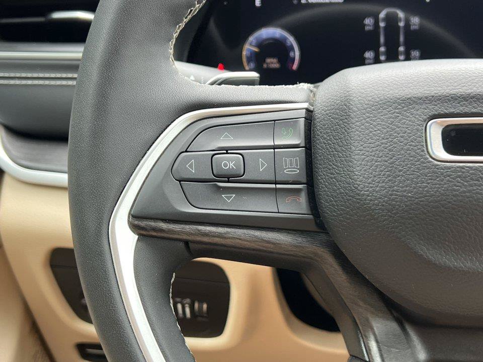Used 2023 Jeep Grand Cherokee L Limited AWD/4WD image 20