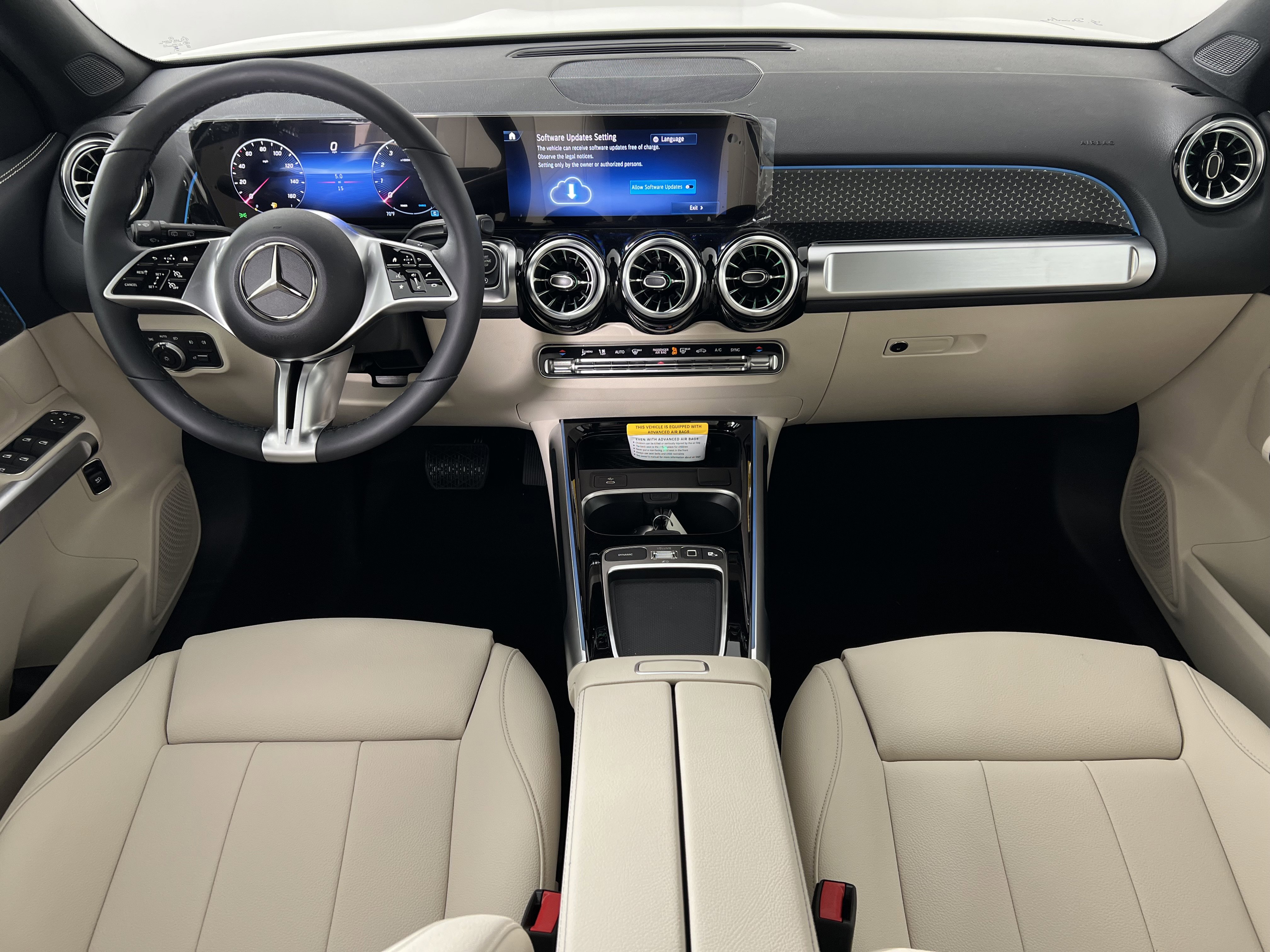 Used 2025 Mercedes-Benz GLB 250 4MATIC image 21