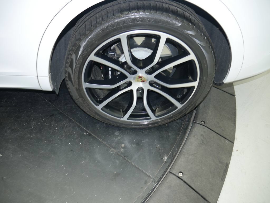 Certified 2023 Porsche Cayenne Turbo AWD/4WD image 15