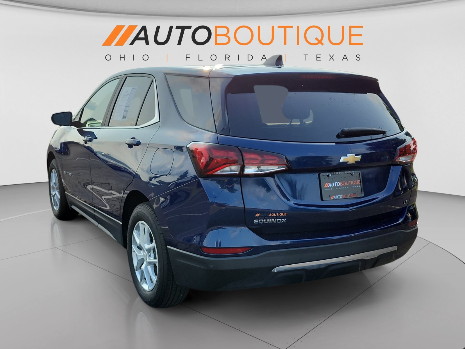 Used 2023 Chevrolet Equinox LT w/ Driver Convenience Package FWD image 3