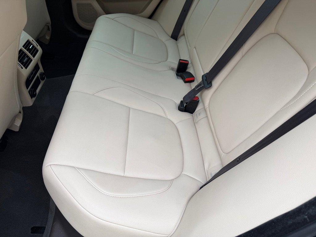 Used 2018 Jaguar XF Premium AWD/4WD image 17