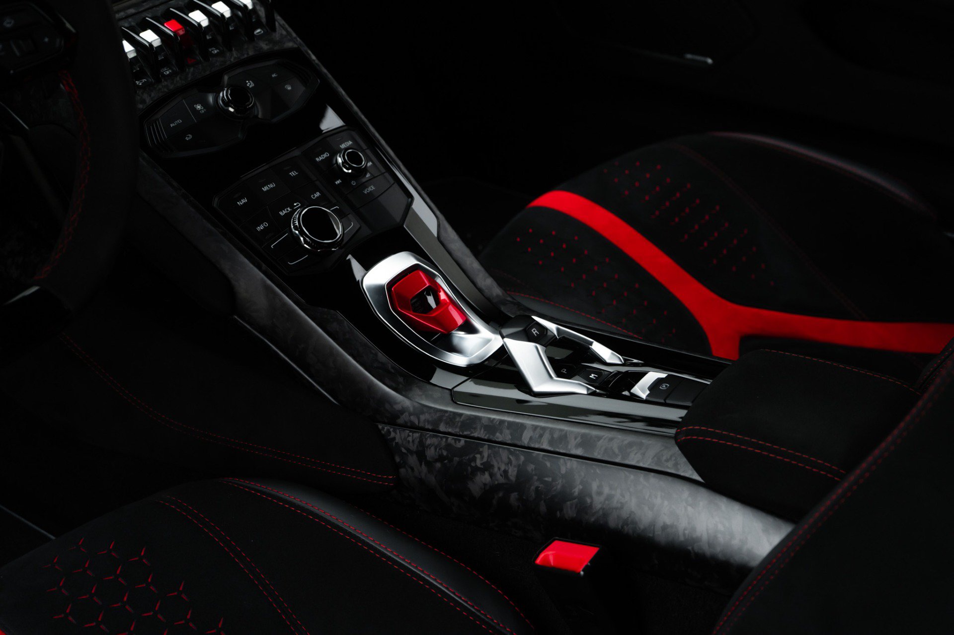 Used 2018 Lamborghini Huracan Performante AWD/4WD image 21