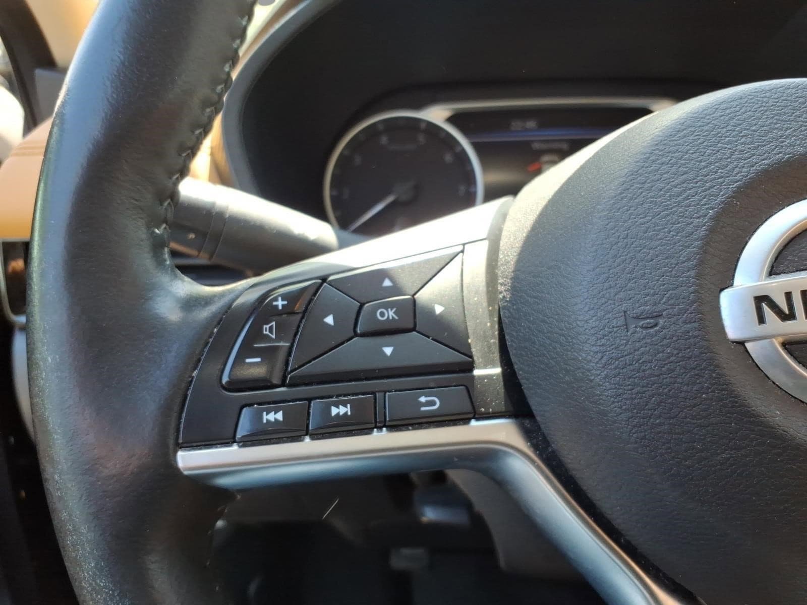 Used 2023 Nissan Sentra SV w/ SV Premium Package FWD image 13