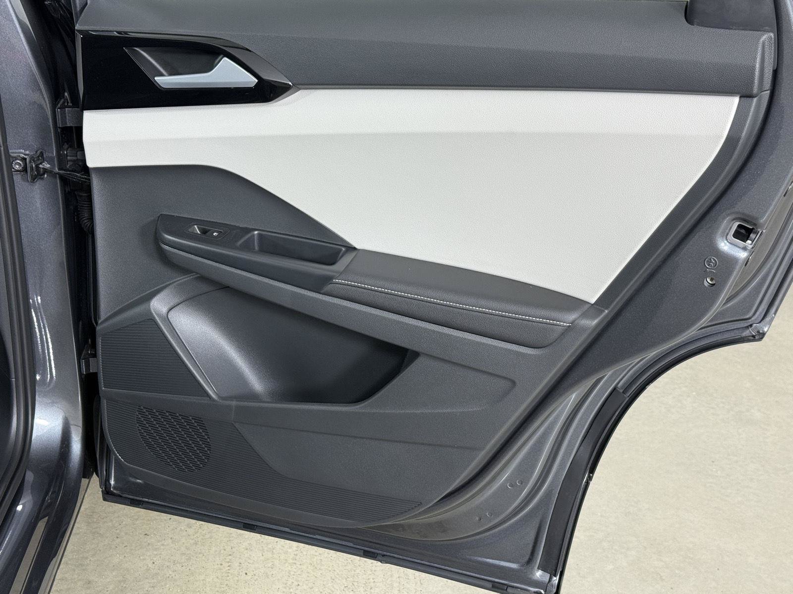 New 2027 Volkswagen Taos S FWD image 17