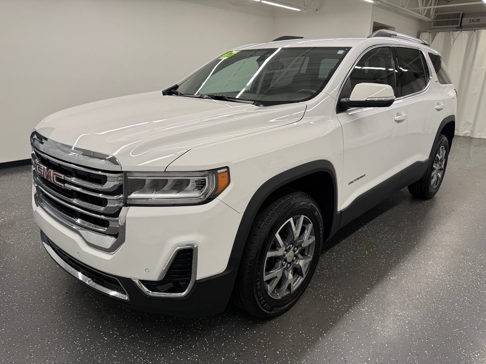 Used 2023 GMC Acadia SLT AWD/4WD image 4