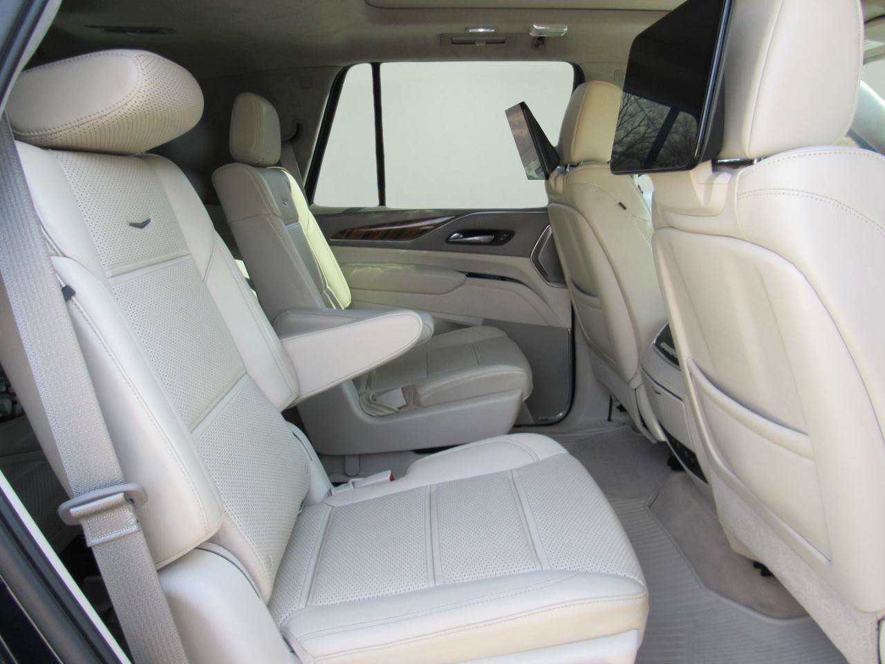 Used 2021 Cadillac Escalade Premium Luxury Platinum AWD/4WD image 38
