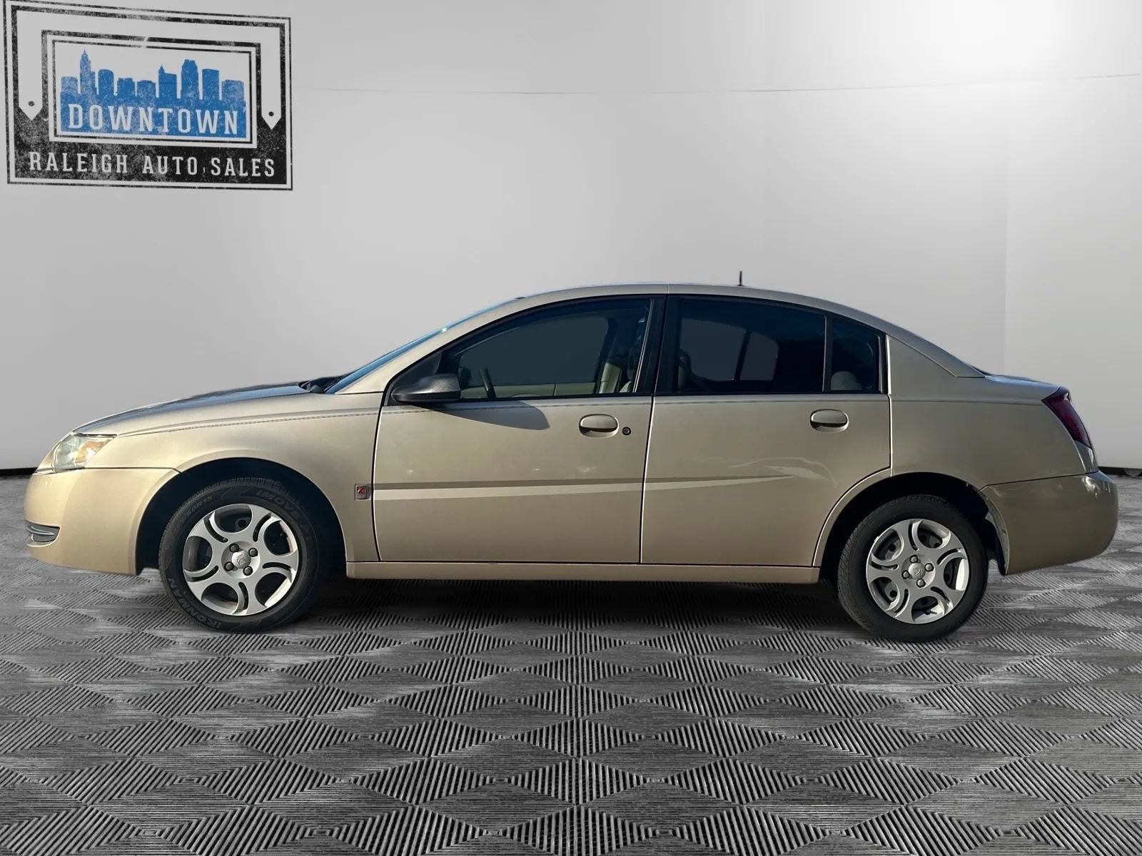 Used 2005 Saturn ION Level 2 w/ Power Pkg FWD image 8