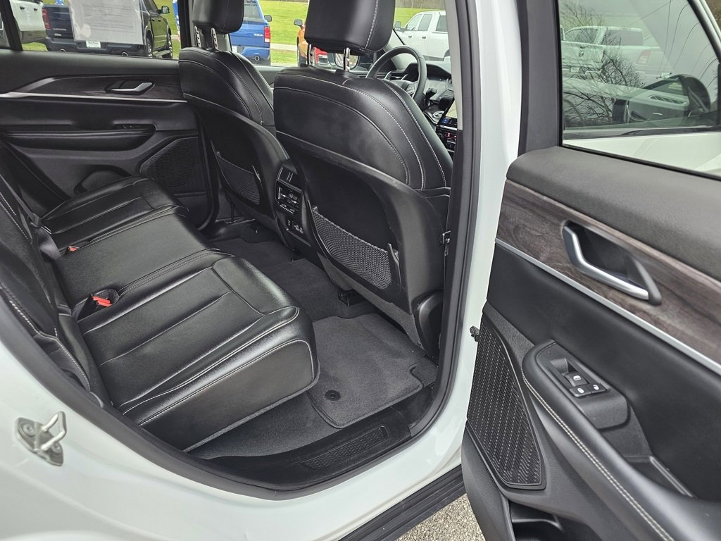 Used 2024 Jeep Grand Cherokee Limited image 24