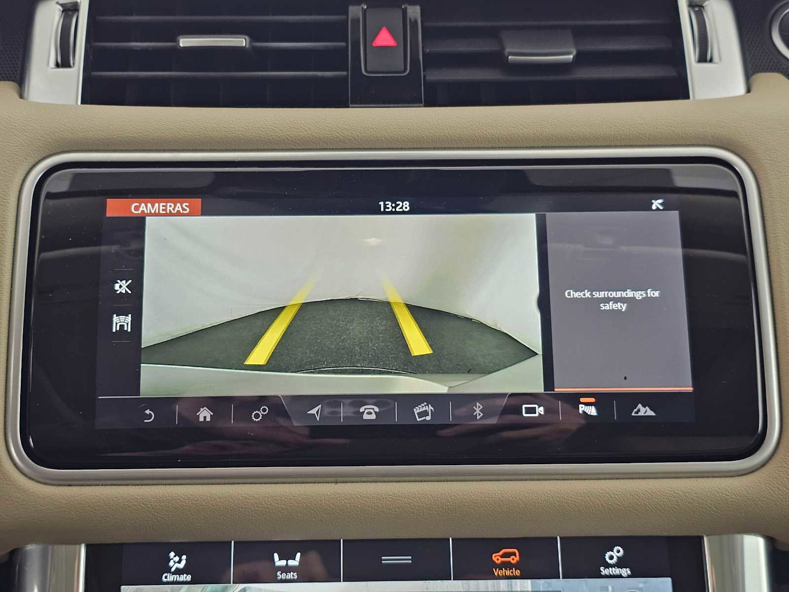 Used 2018 Land Rover Range Rover Sport HSE image 26