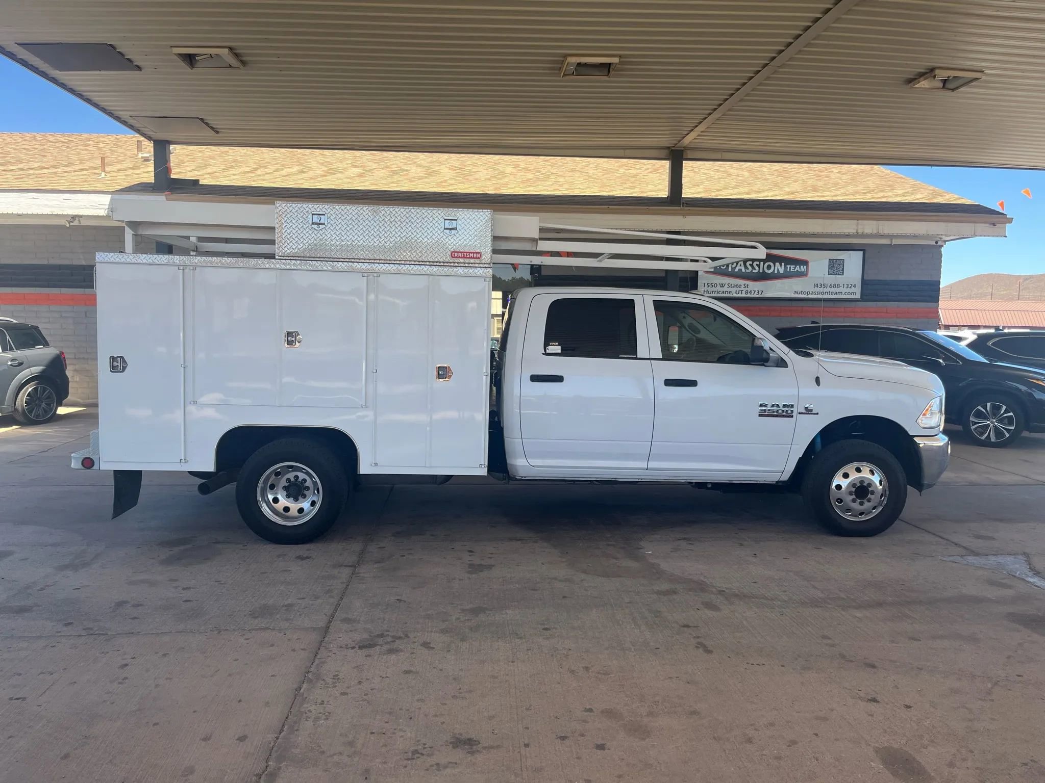 Used 2017 RAM 3500 Tradesman w/ Chrome Appearance Group image 4
