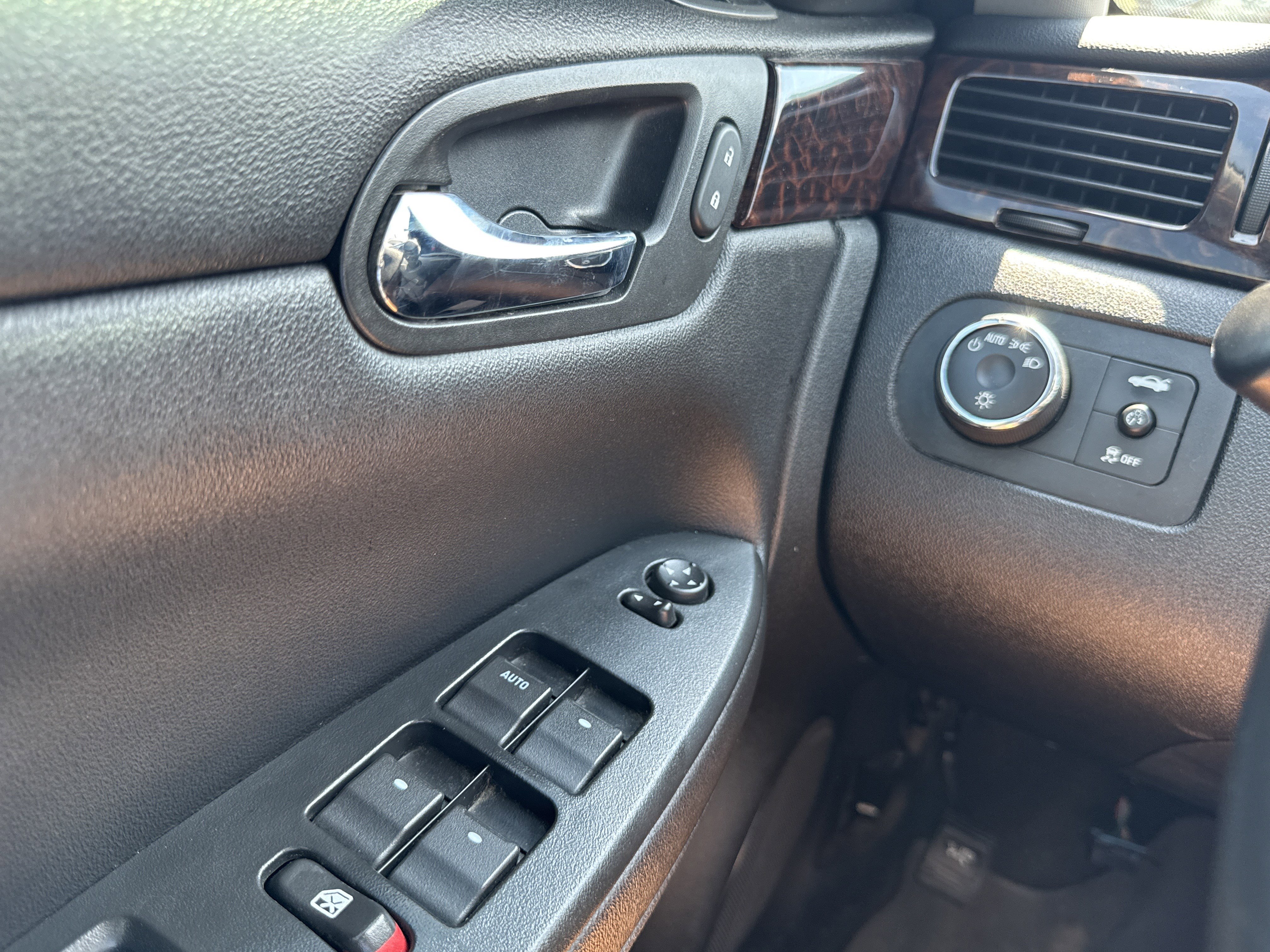 Used 2012 Chevrolet Impala LT FWD image 18