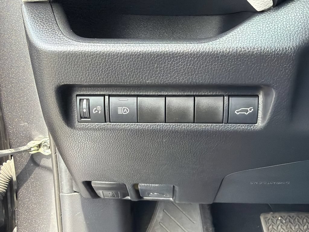 Used 2021 Toyota RAV4 XLE Premium AWD/4WD image 17