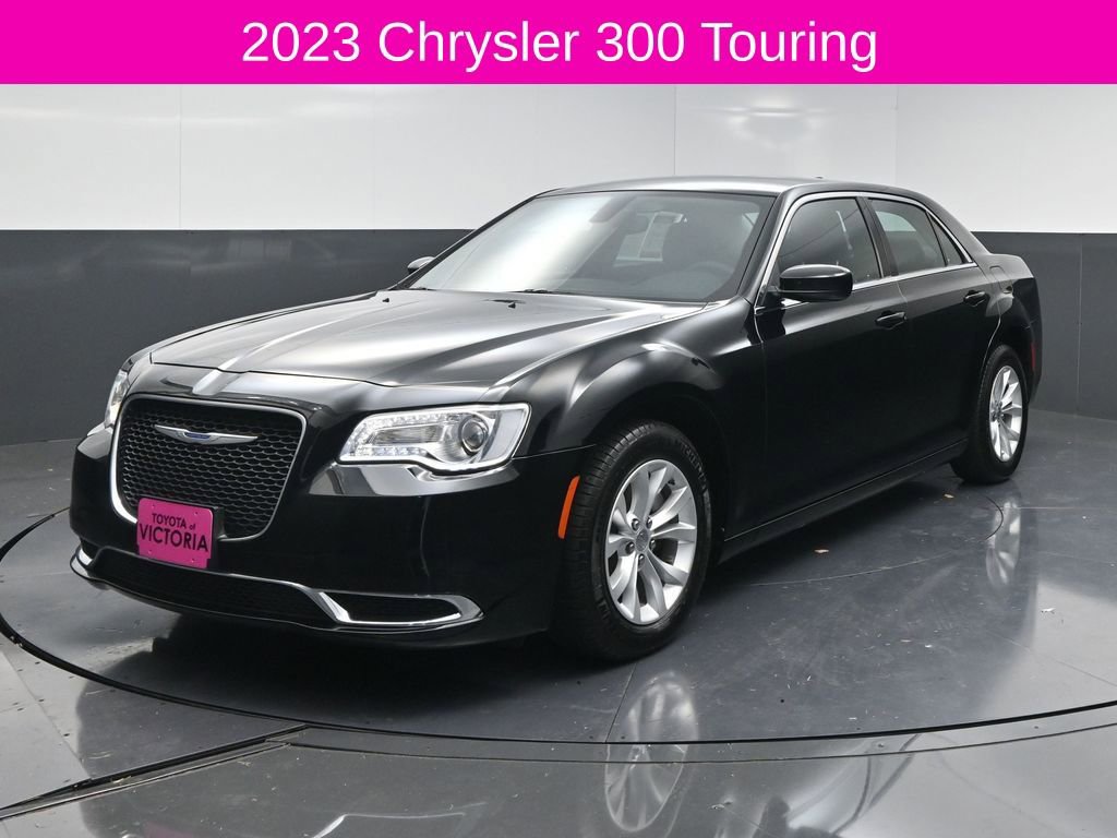 Used 2023 Chrysler 300 Touring image 2