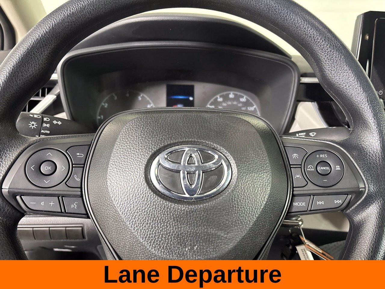 Used 2025 Toyota Corolla LE FWD image 14