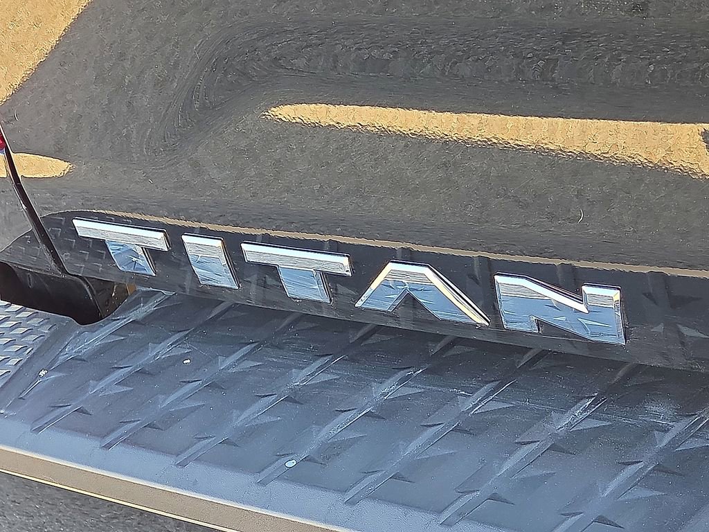 Used 2023 Nissan Titan SV image 18
