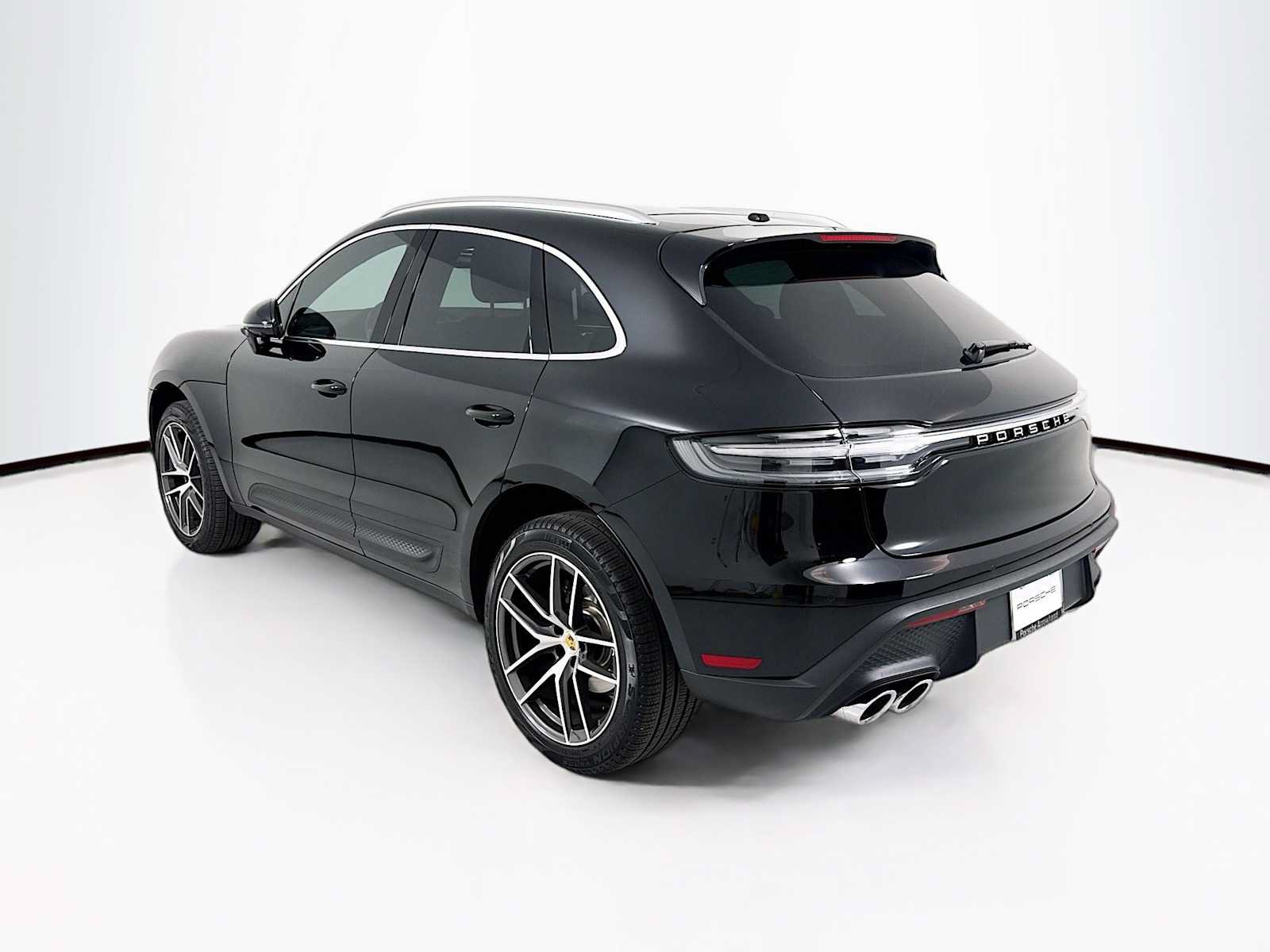 Certified 2026 Porsche Macan AWD/4WD image 3