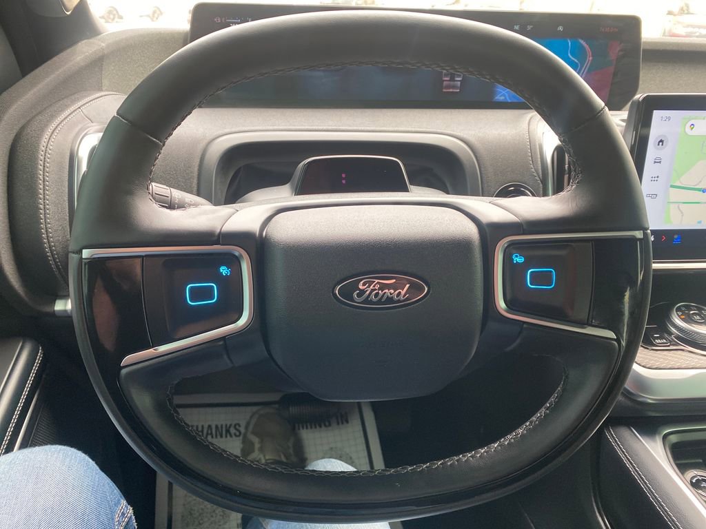 Used 2025 Ford Expedition Platinum w/ Stealth Appearance Package image 15