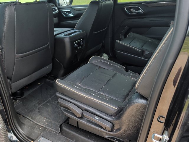 Used 2023 Chevrolet Suburban Premier AWD/4WD image 15