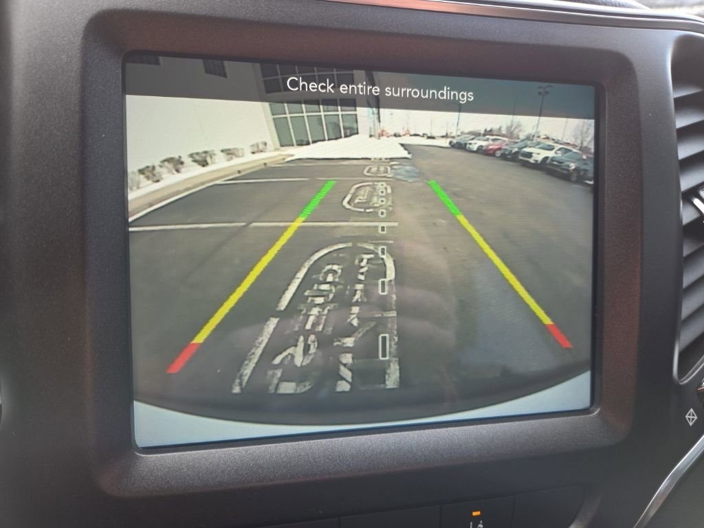 Used 2020 Jeep Cherokee Trailhawk w/ Technology Group image 46