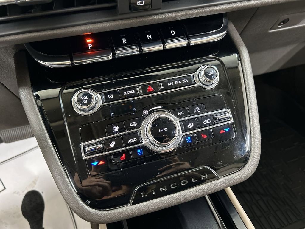 Used 2022 Lincoln Corsair Standard w/ Premium Package image 17