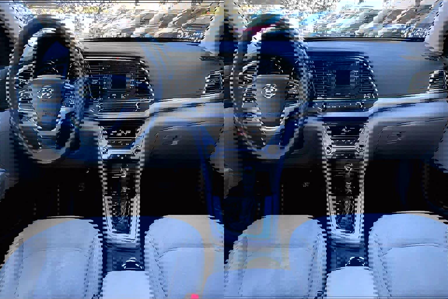 Used 2017 Hyundai Elantra SE image 16