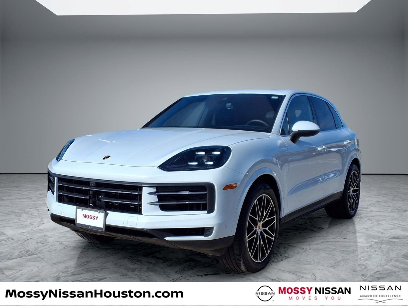 Used 2025 Porsche Cayenne image 4