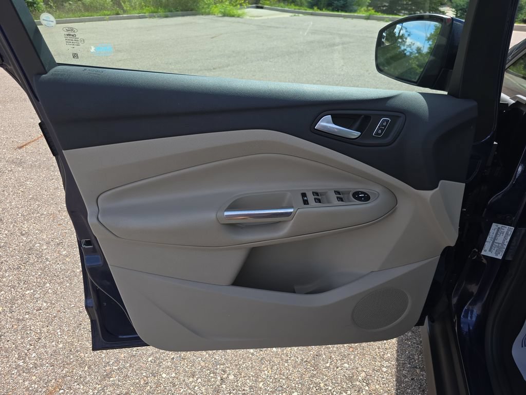 Used 2016 Ford C-MAX SE w/ Equipment Group 202A FWD image 29