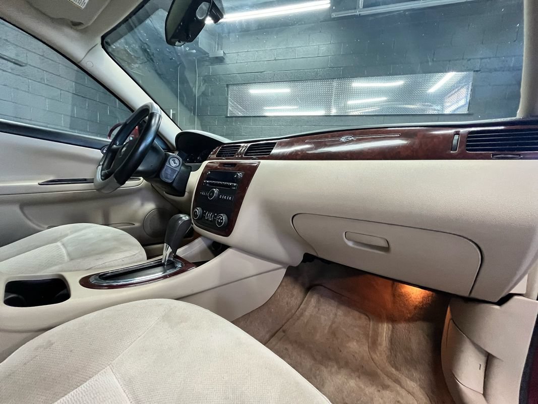 Used 2009 Chevrolet Impala LT FWD image 14