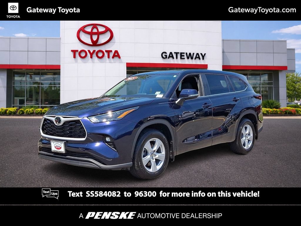Used 2025 Toyota Highlander LE AWD/4WD image 1