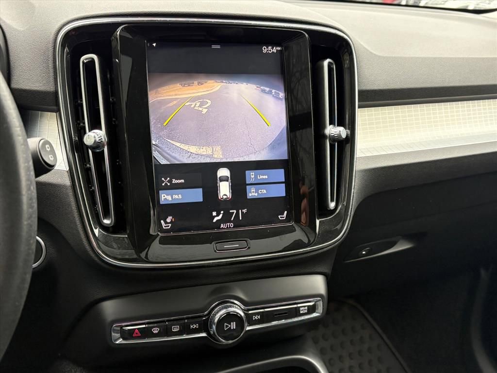 Used 2020 Volvo XC40 T5 Momentum image 8