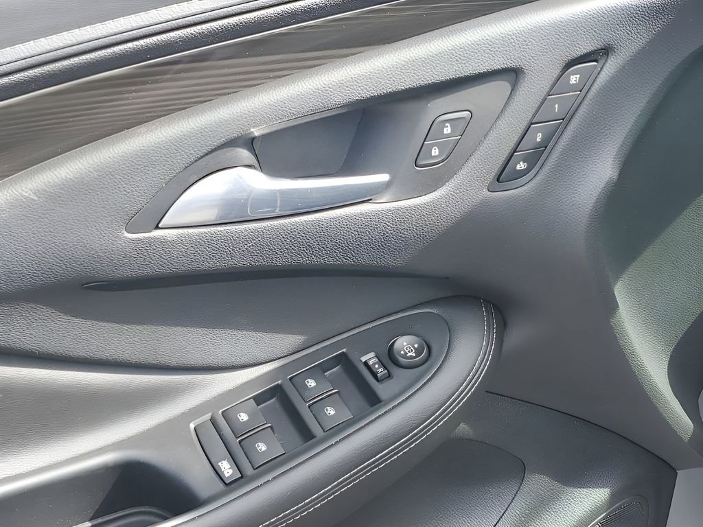 Used 2020 Buick Envision Essence image 46