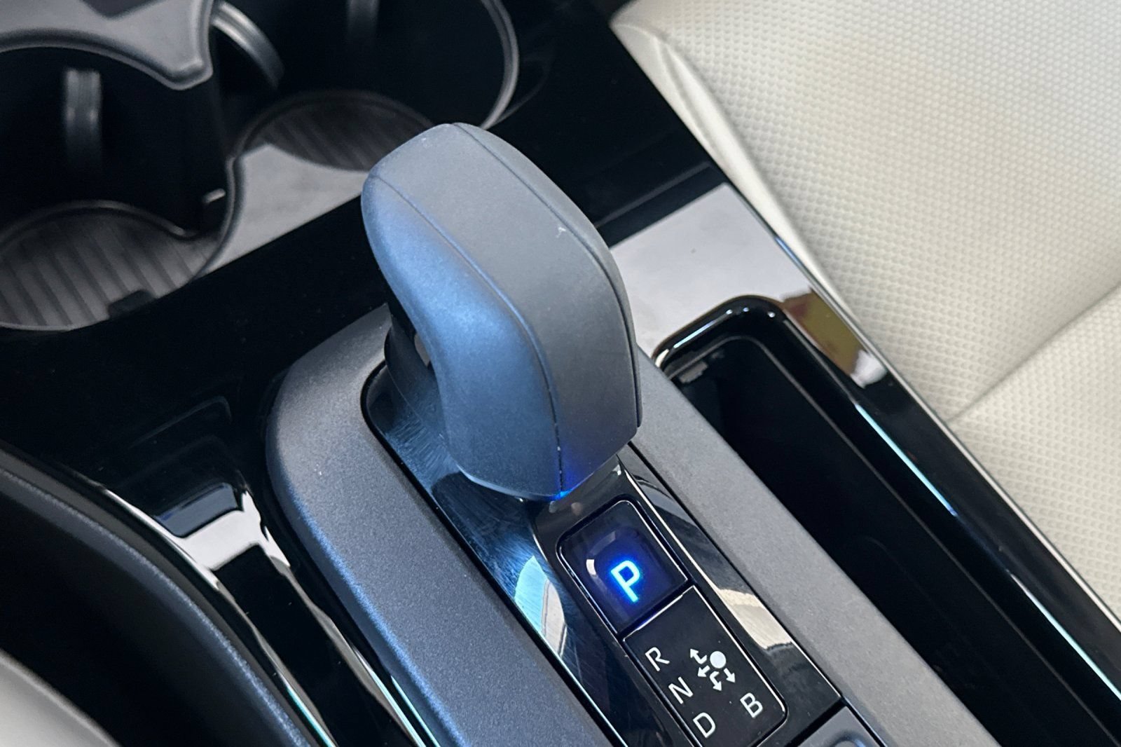 Certified 2024 Toyota Prius XLE FWD image 21