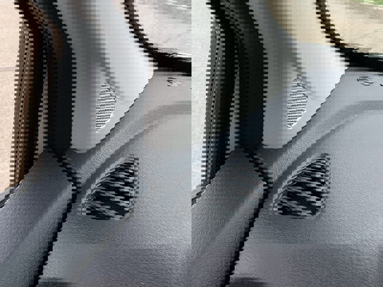 Used 2025 Nissan Versa SV image 25