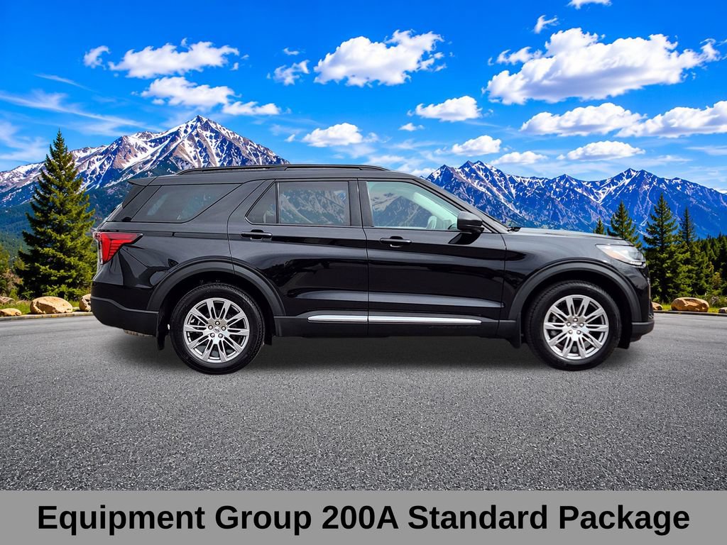 Used 2025 Ford Explorer Active w/ Active Comfort Package AWD/4WD image 3