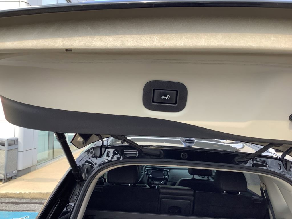 Used 2017 Nissan Rogue SL image 31