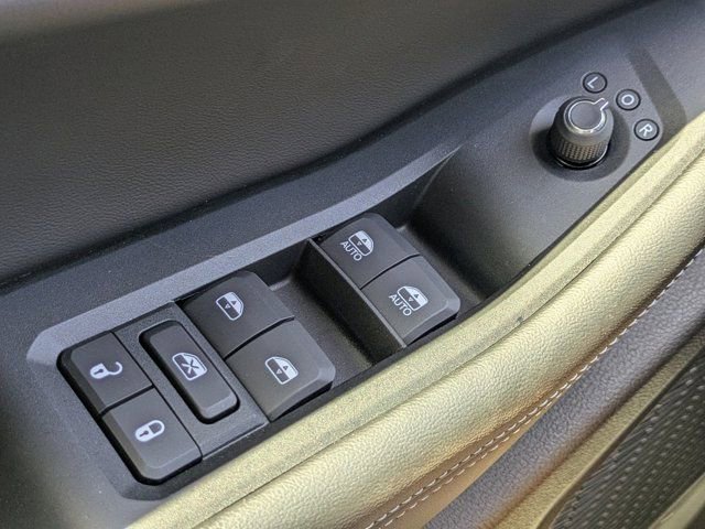 New 2025 Jeep Grand Cherokee Altitude image 21