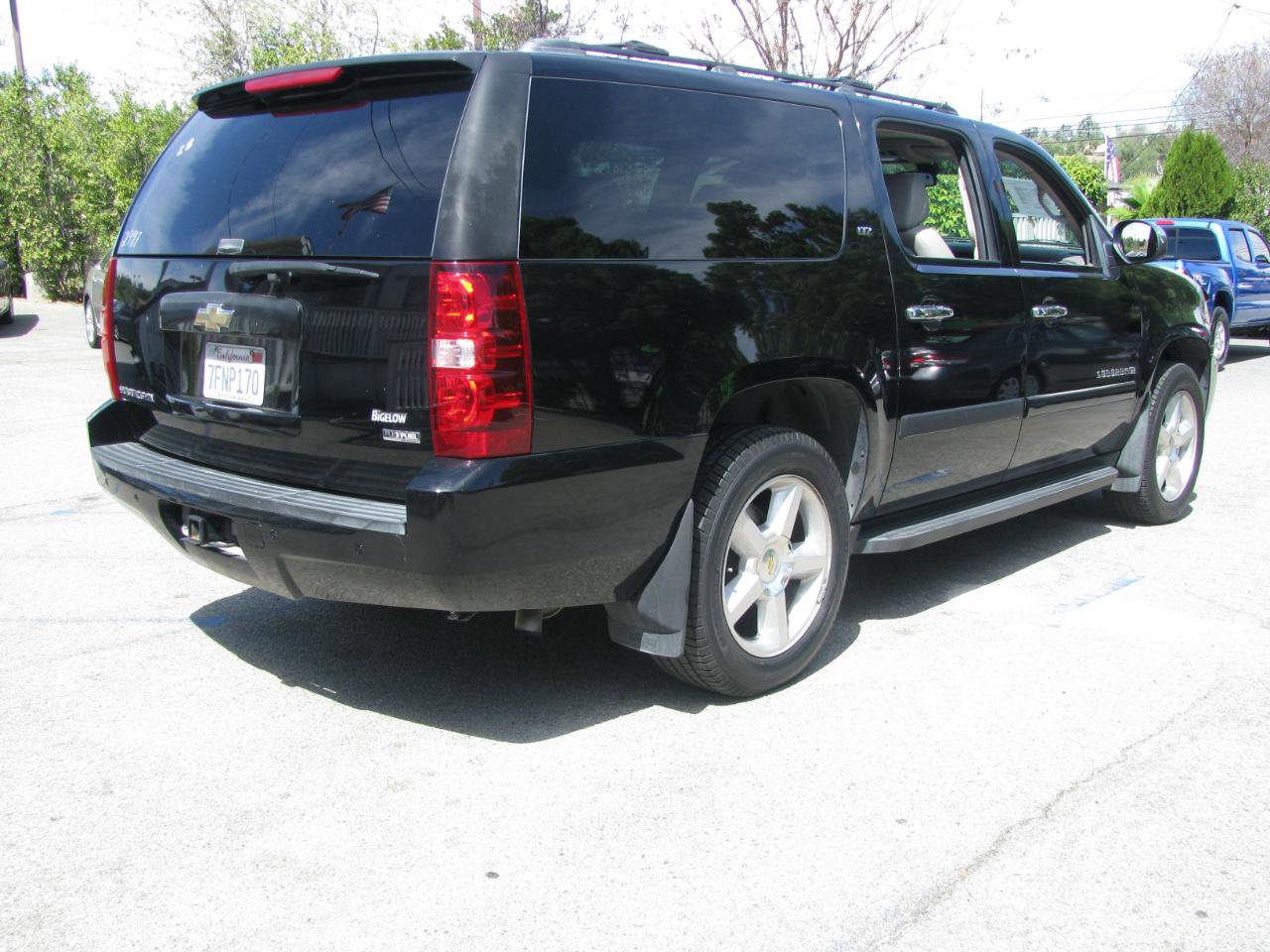 Used 2007 Chevrolet Suburban LTZ w/ LTZ Preferred Equipment Group AWD/4WD image 6