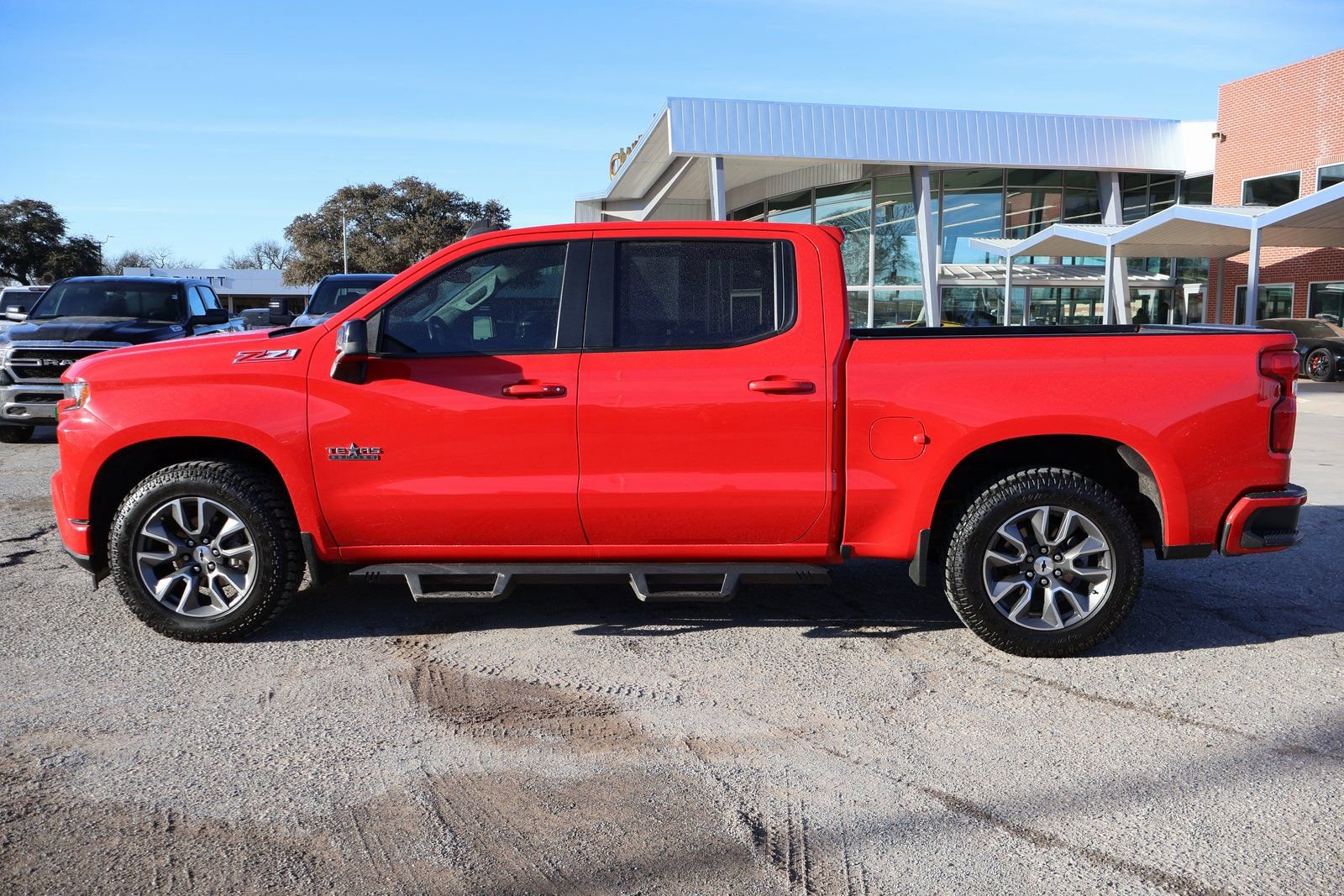 Used 2021 Chevrolet Silverado 1500 RST image 2
