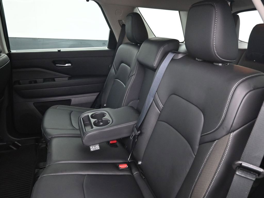 Used 2025 Nissan Pathfinder SL w/ Black Appearance Package AWD/4WD image 23
