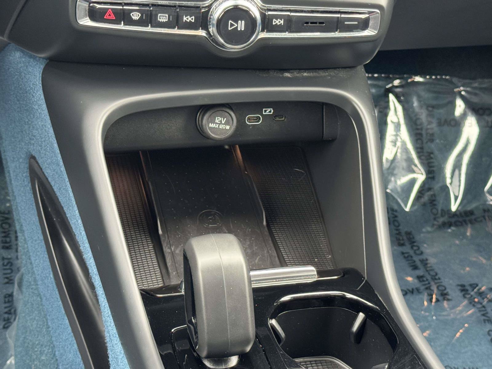 Used 2023 Volvo XC40 Recharge Plus w/ Protection Package Premier AWD/4WD image 13