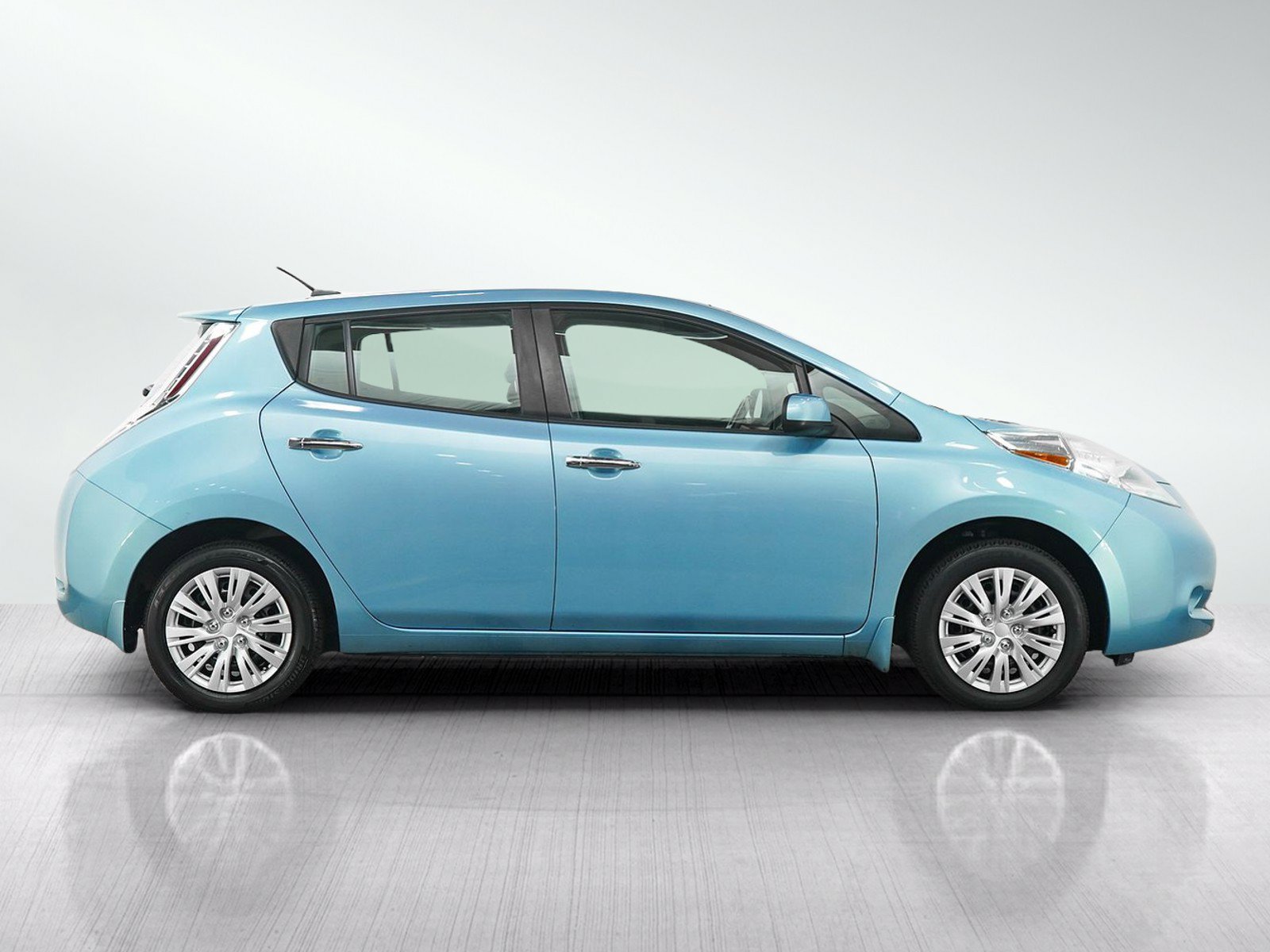 Used 2015 Nissan Leaf S w/ Charge Package FWD image 6
