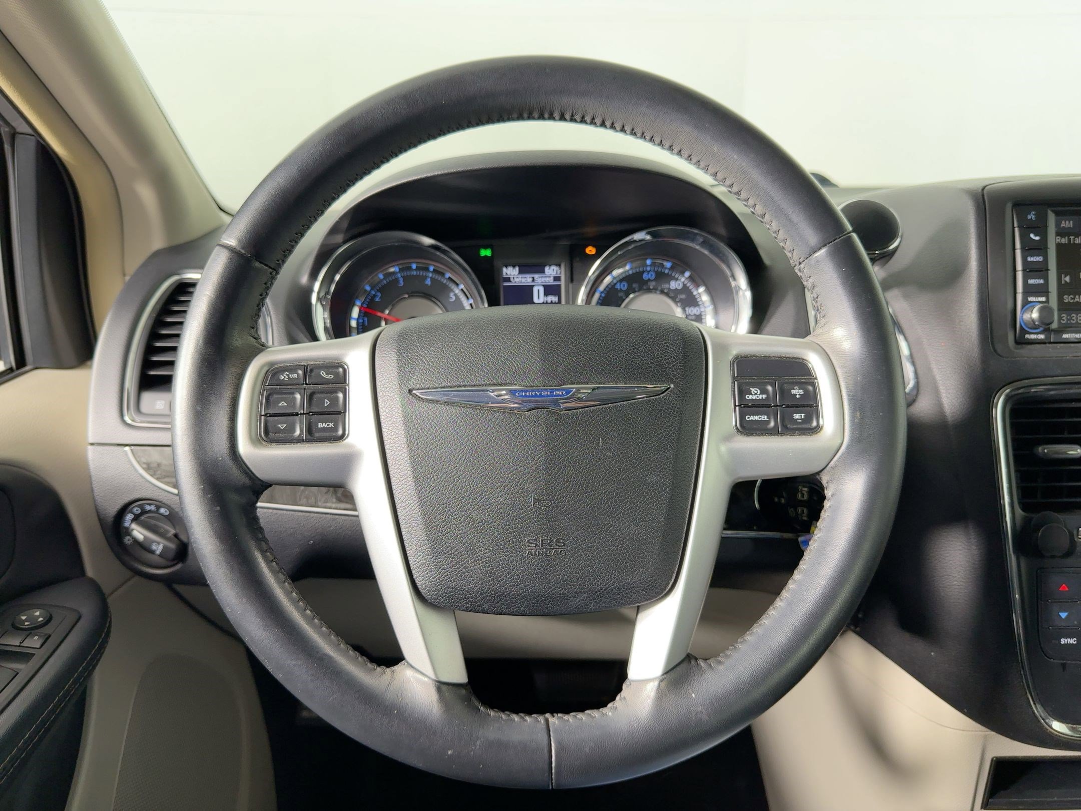Used 2014 Chrysler Town & Country Touring image 15