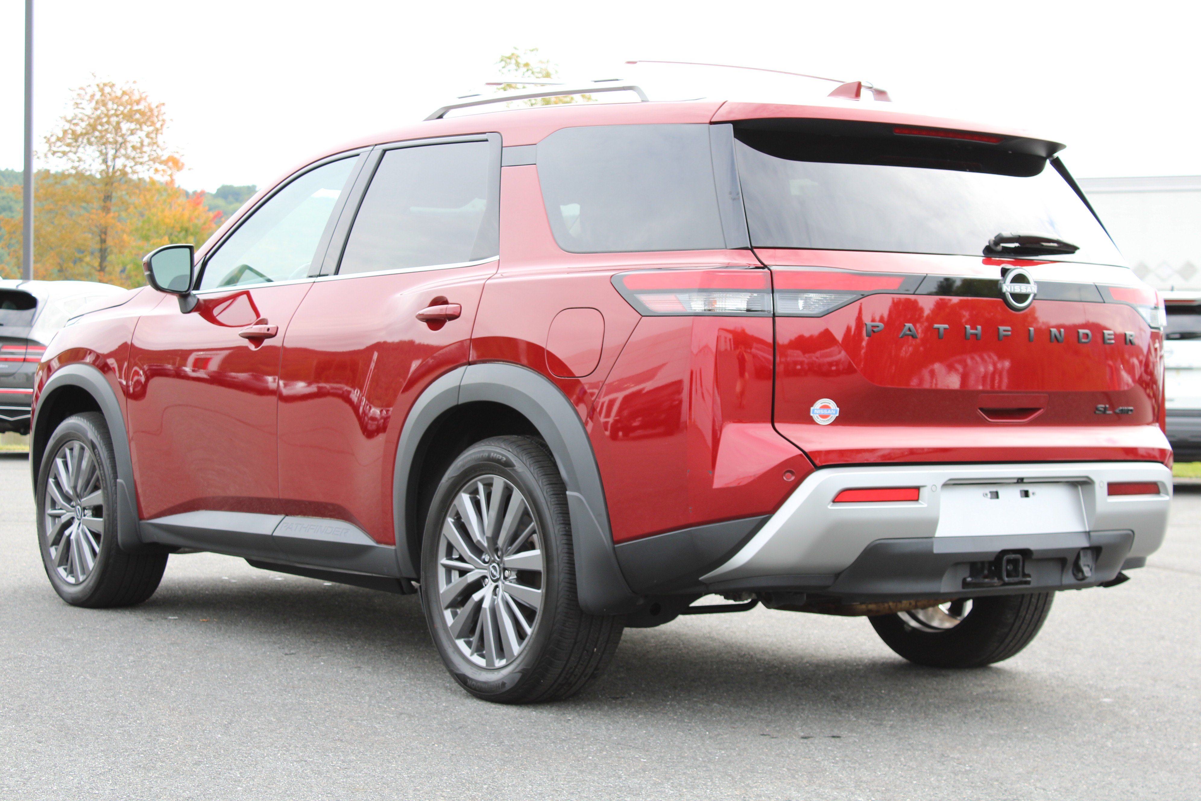 Used 2024 Nissan Pathfinder SL w/ SL Premium Package AWD/4WD image 9