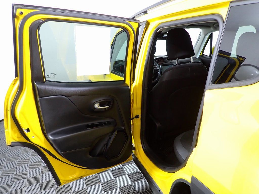 Used 2018 Jeep Renegade Altitude image 27