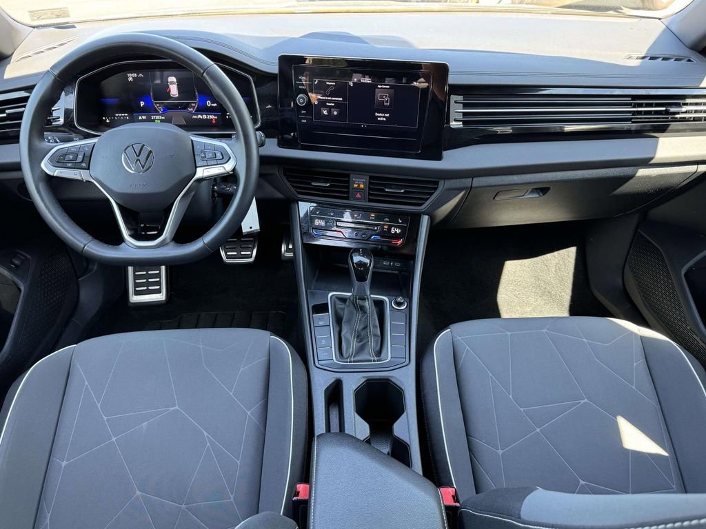 Used 2025 Volkswagen Jetta Sport FWD image 2