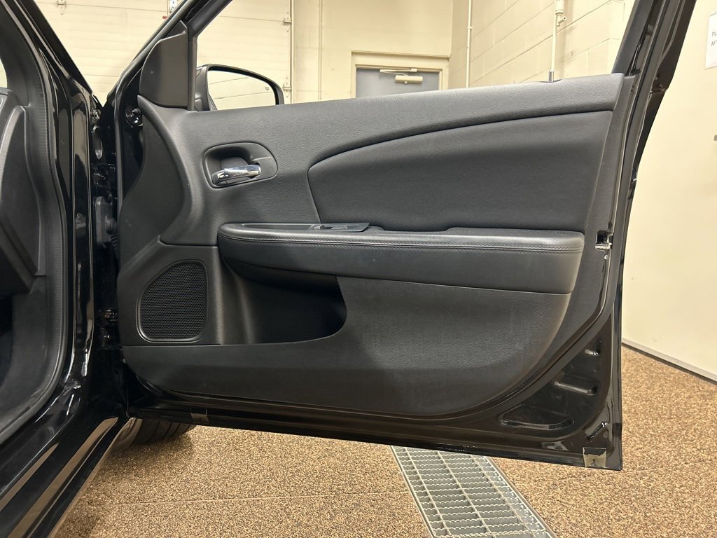 Used 2014 Chrysler 200 LX image 15