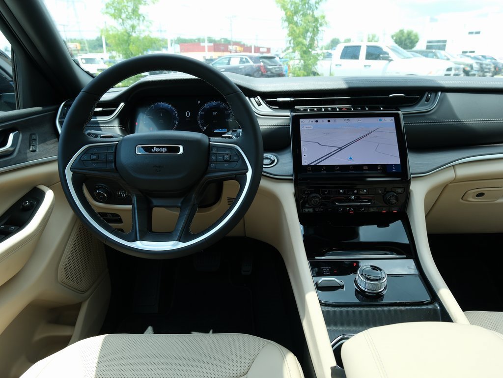 New 2025 Jeep Grand Cherokee Limited image 6