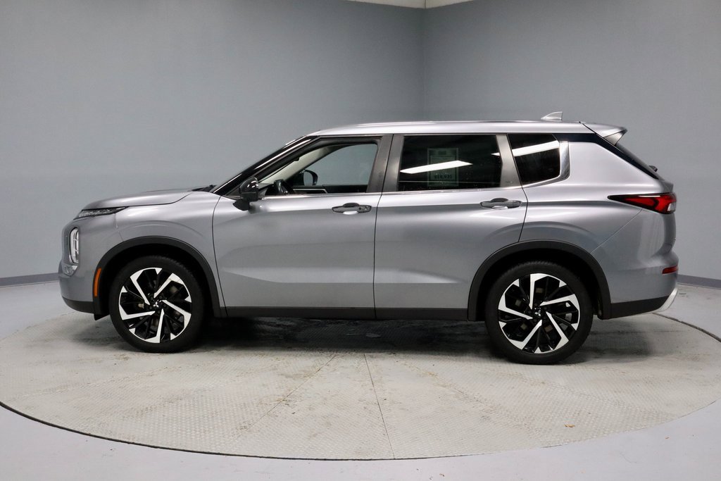 Used 2022 Mitsubishi Outlander SE image 8