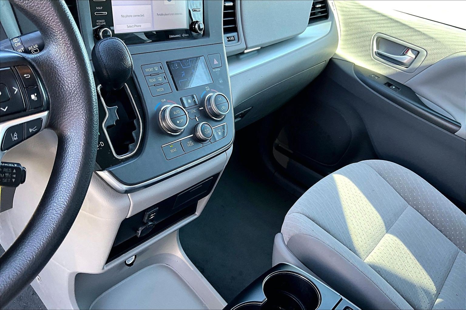 Used 2019 Toyota Sienna LE FWD image 11