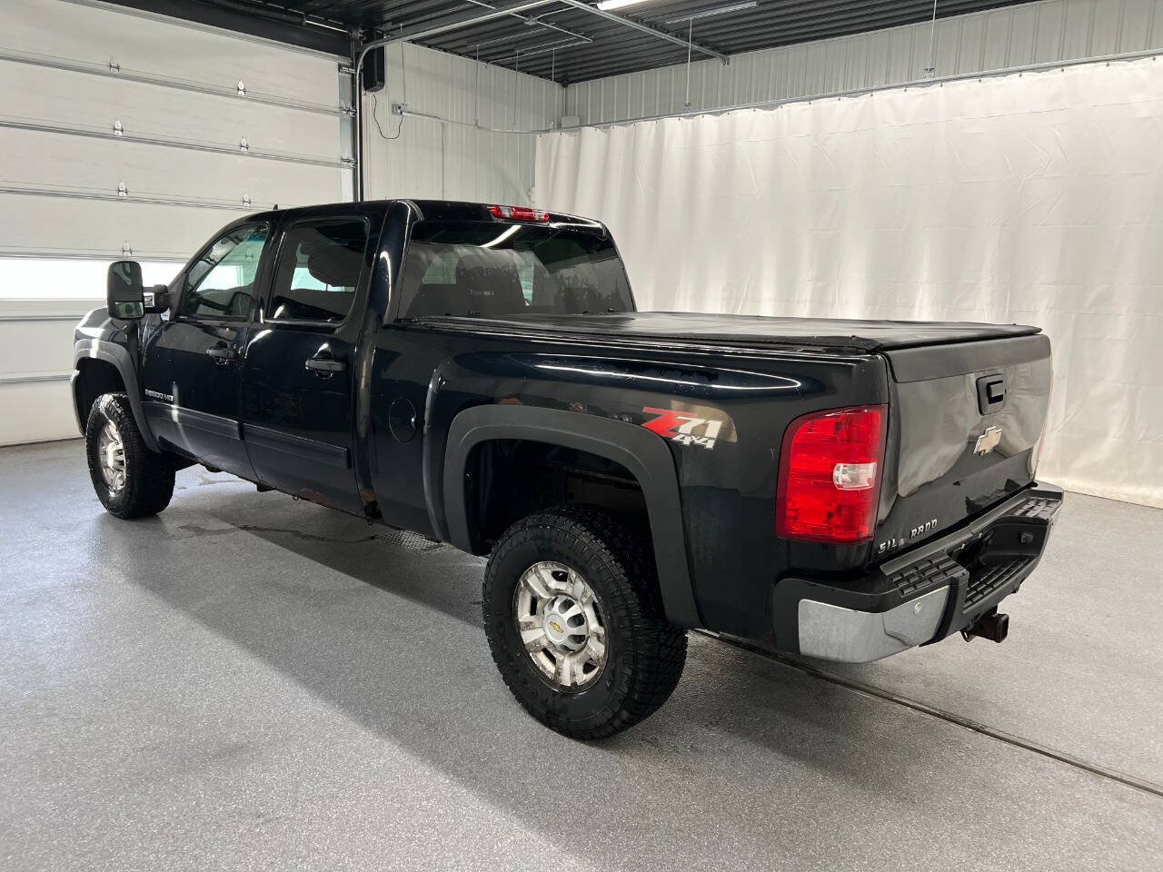 Used 2010 Chevrolet Silverado 2500 LT w/ Interior Plus Package AWD/4WD image 6